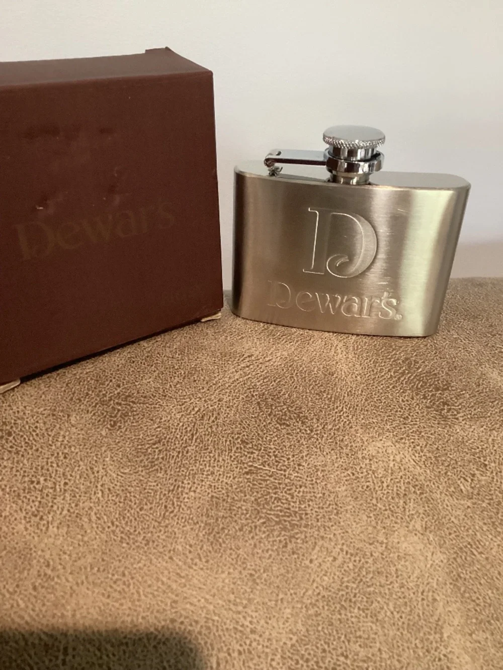 Dewar’s scotch whiskey stainless steel 4 oz flask new in box